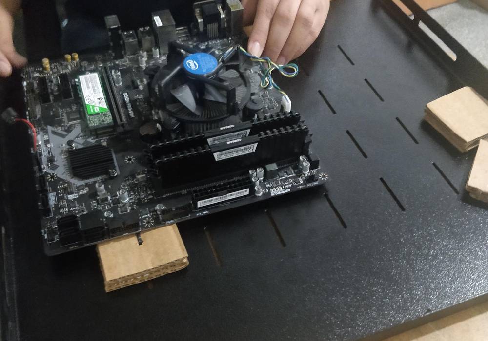 Mounting motherboards on server trays